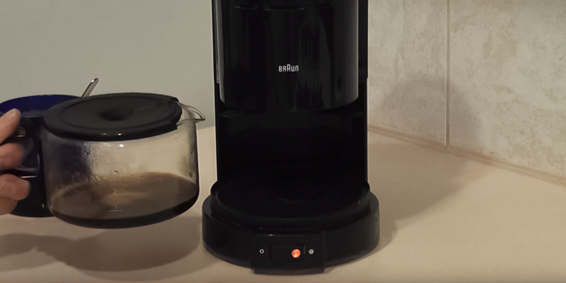 Braun Aromaster KF 47 Coffee Filter Machine / Filterkaffeemaschine bei der Nutzung - Bestadvisor