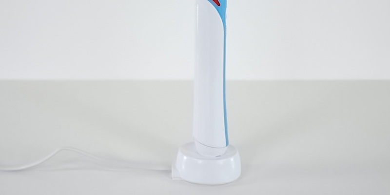 Detaillierte Übersicht über die Oral-B Pro 1000 Elektrische Zahnbürste, mit Timer, Andruckkontrolle und CrossAction Aufsteckbürste
