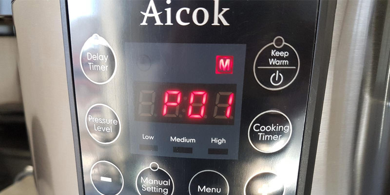 Aicok MY-CS6004W 7 in 1 Reiskocher und Dampfgarer bei der Nutzung