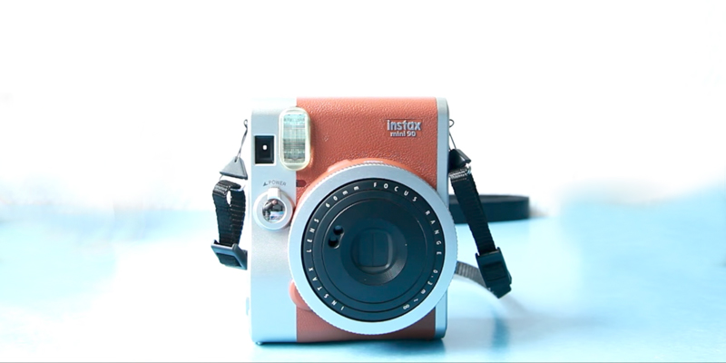 Die Übersicht über die Fujifilm Instax Mini 90 Neo Classic Kamera schwarz