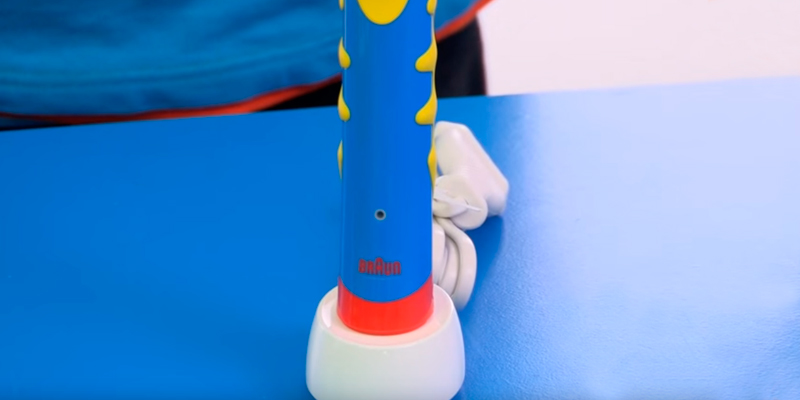 Detaillierte Übersicht über die Oral-B Disney Micky Maus Design Stages Power Kids Elektrische Kinderzahnbürste