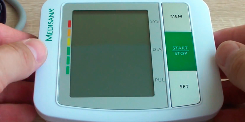 MEDISANA BU 510 Blutdruckmessgerät bei der Nutzung