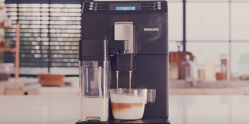 Detaillierte Übersicht über die Philips EP3550/00 Kaffeevollautomat, Milchkaraffe, AquaClean