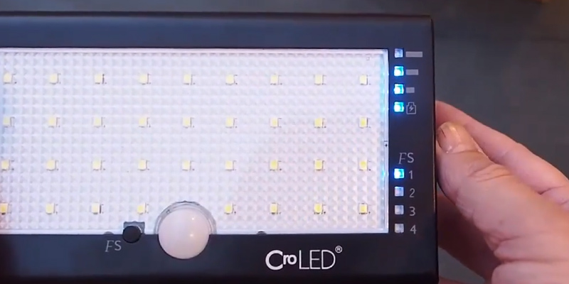 CroLED 35 LED Solar Aussenleuchte Außenwandleuchte bei der Nutzung