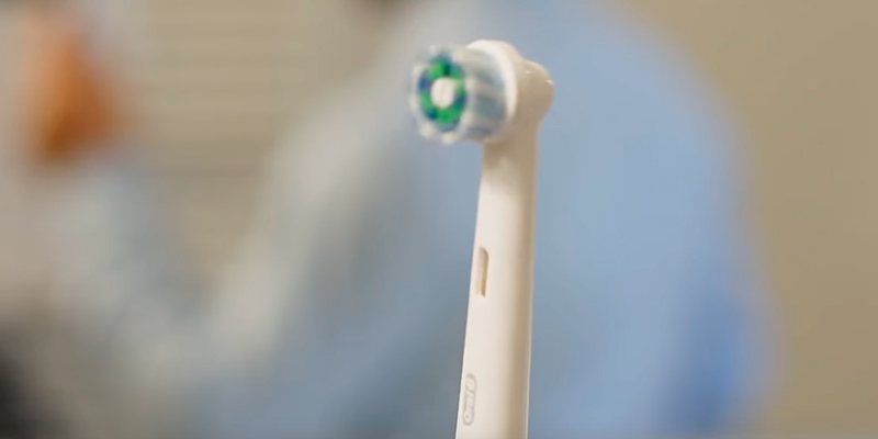 Oral-B Pro 1000 Elektrische Zahnbürste, mit Timer, Andruckkontrolle und CrossAction Aufsteckbürste Die Verwendung von