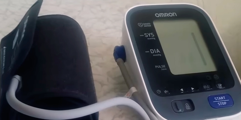 Die Übersicht über die Omron M700 Intelli IT Blutdruckmessgerät mit App